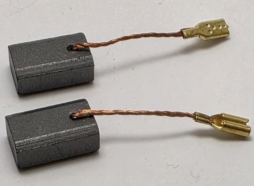 Náhradní uhlíky 5,9 x 8,9 x 14,2 mm