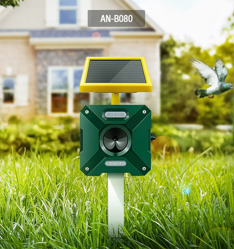 Duální solární odpuzovač škůdců s dosahem 1050 m2
