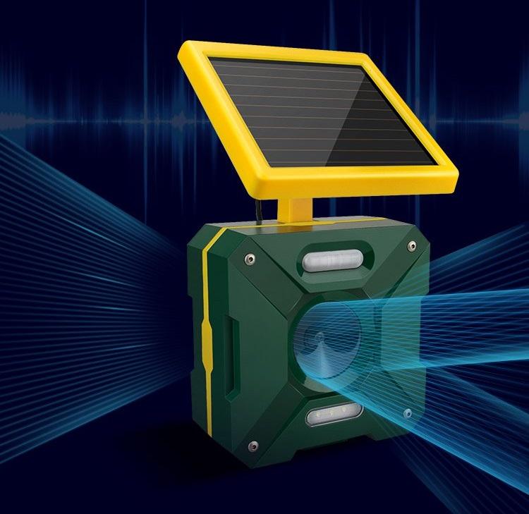 Duální solární odpuzovač škůdců s dosahem 1050 m2